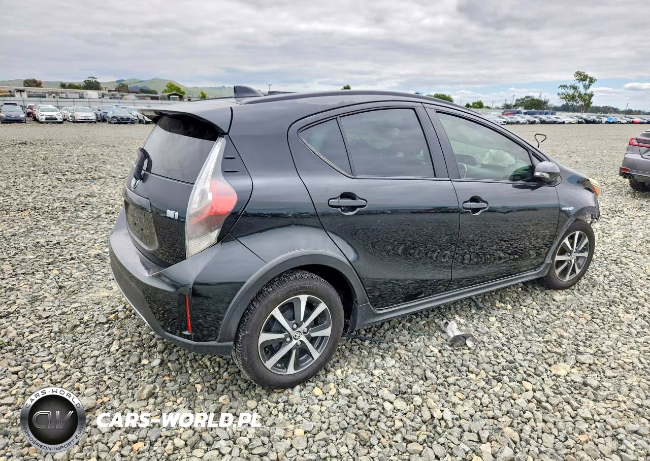 2018 Toyota Prius C Two VIN:JTDKDTB3XJ1601496 - 3