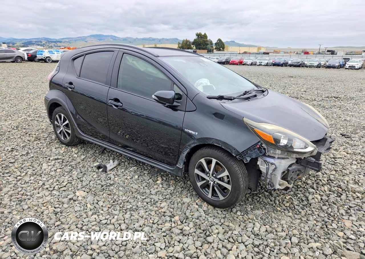 2018 Toyota Prius C Two VIN:JTDKDTB3XJ1601496 - 4