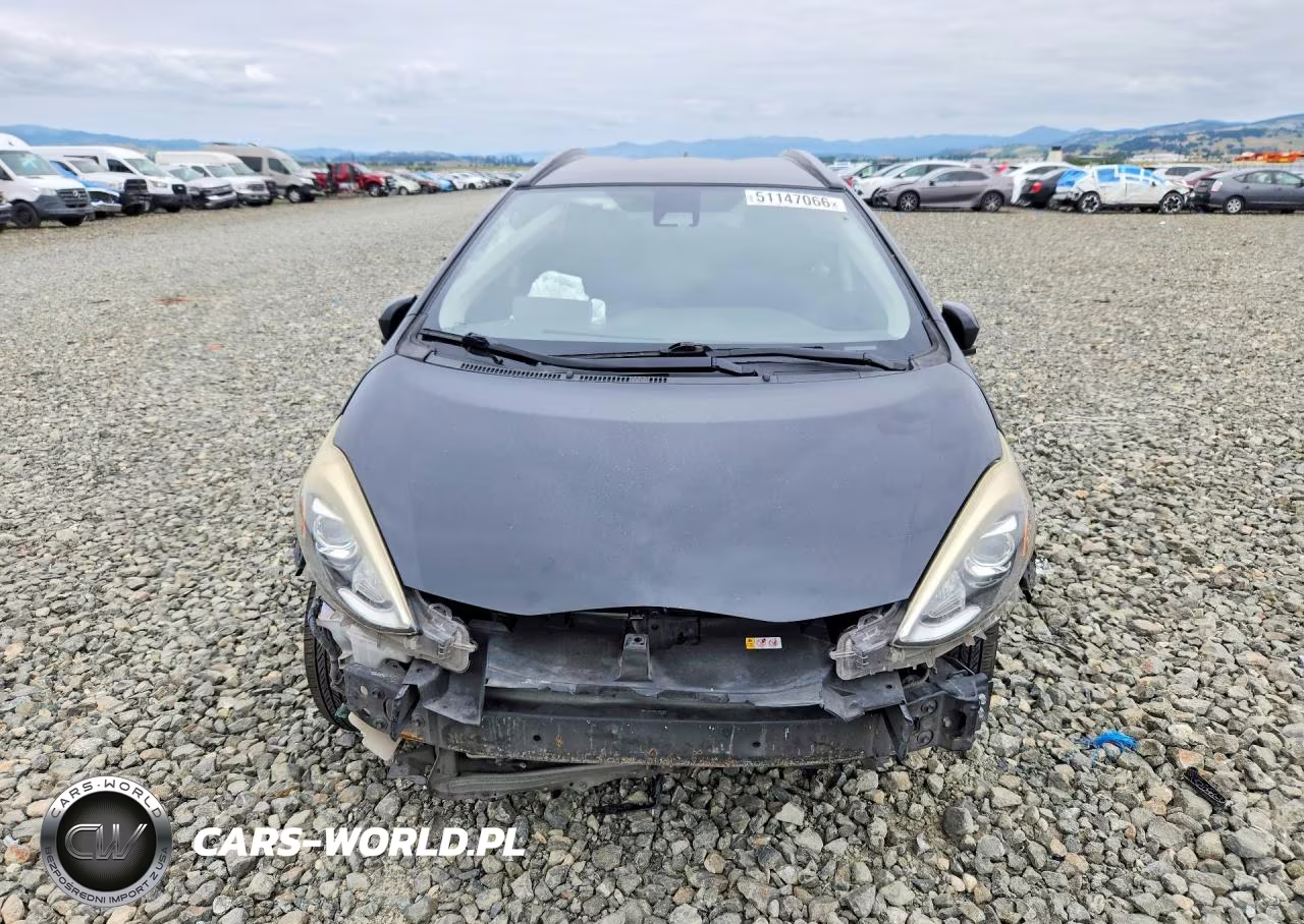 2018 Toyota Prius C Two VIN:JTDKDTB3XJ1601496 - 5