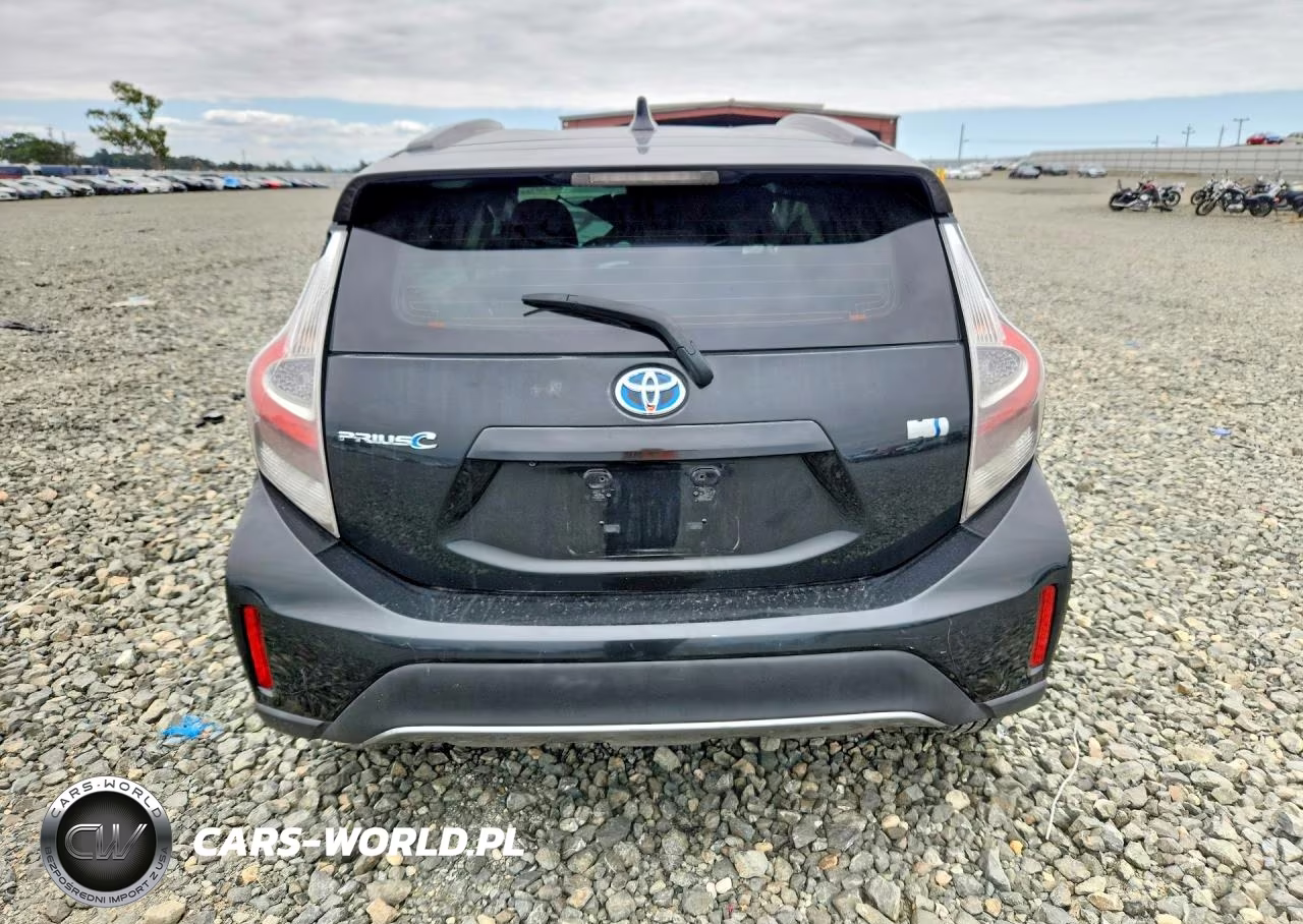 2018 Toyota Prius C Two VIN:JTDKDTB3XJ1601496 - 6