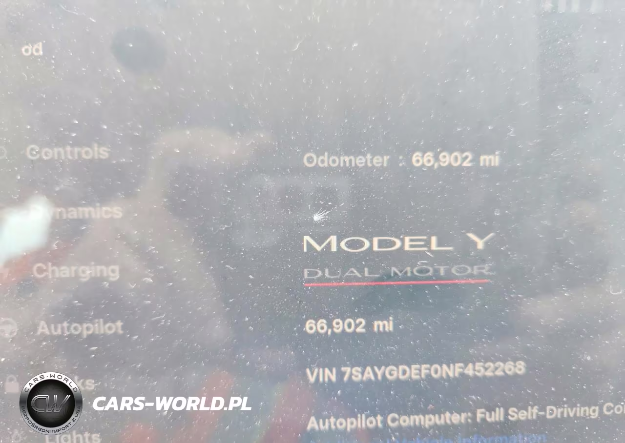 2022 Tesla Model Y VIN:7SAYGDEF0NF452268 - 9