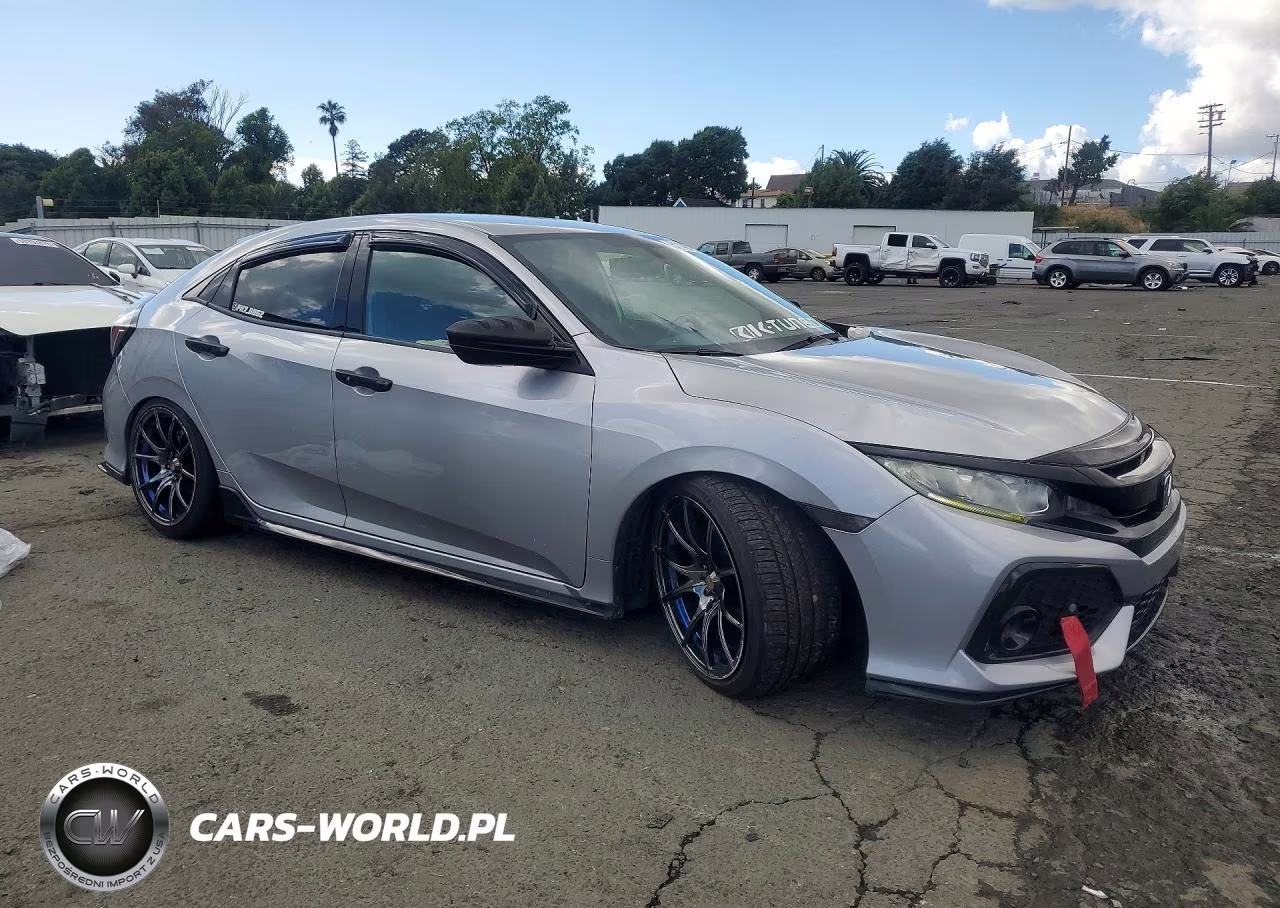 2018 Honda Civic Sport VIN:SHHFK7H42JU426116 - 4