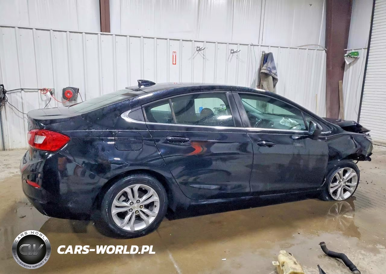 2019 Chevrolet Cruze Lt VIN:1G1BE5SM8K7132191 - 3