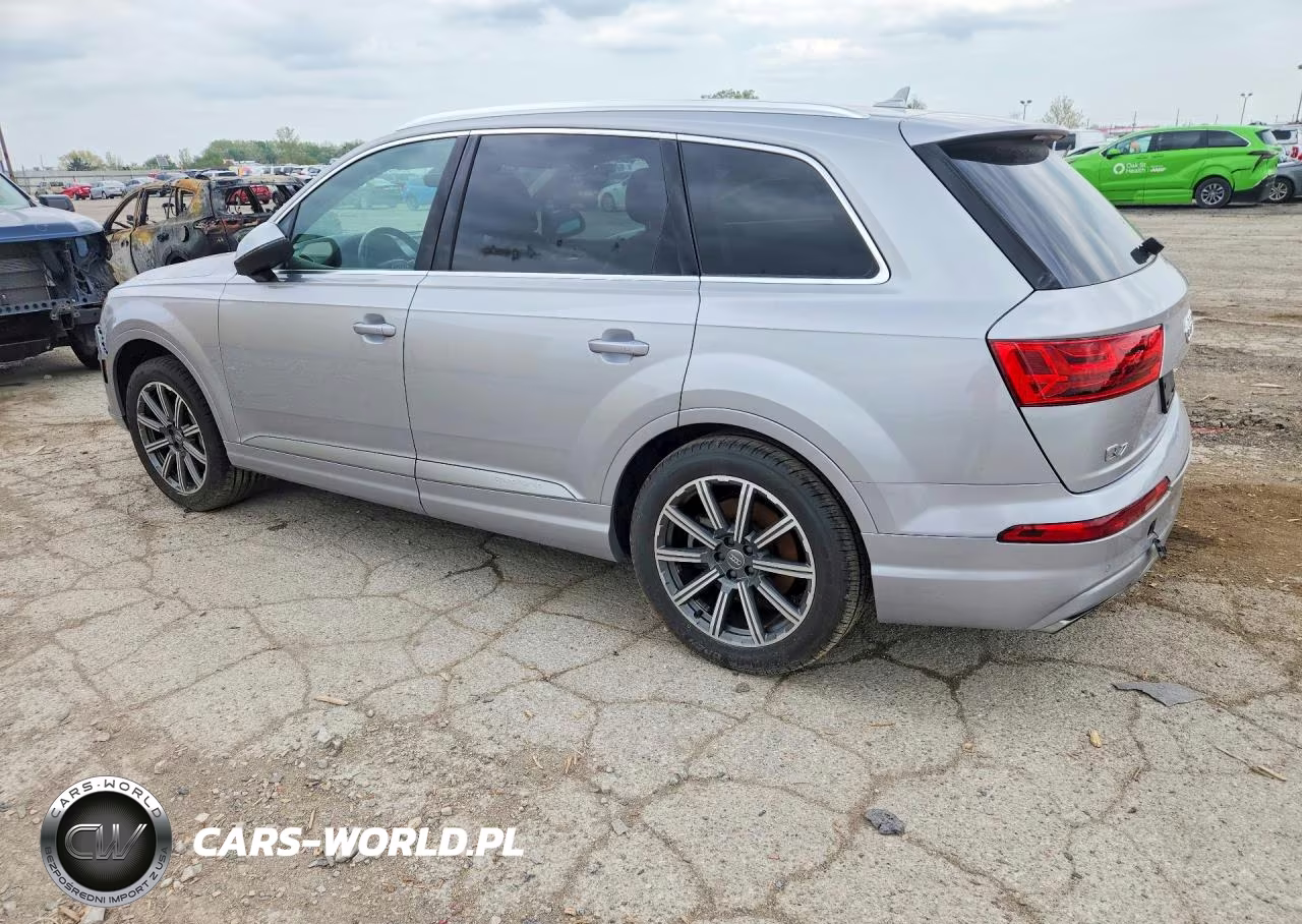 2017 Audi Q7 Prestige VIN:WA1VAAF70HD026402 - 2