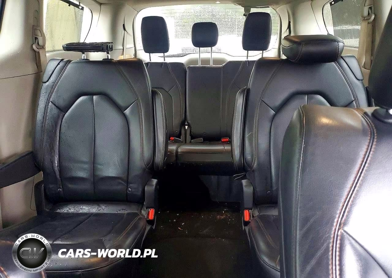 2020 Chrysler Pacifica Touring L VIN:2C4RC1BG0LR280074 - 10