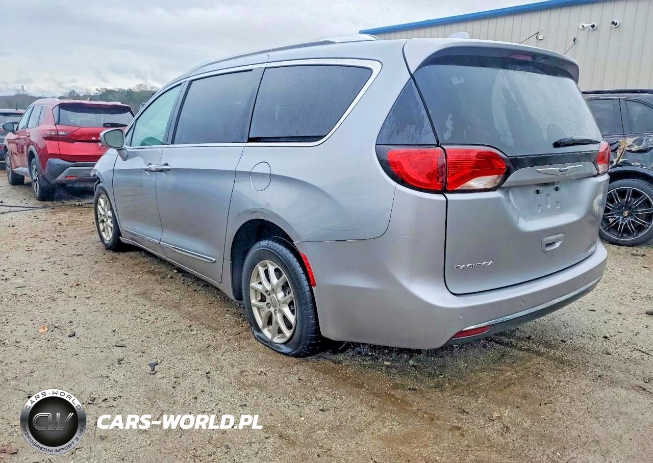 2020 Chrysler Pacifica Touring L VIN:2C4RC1BG0LR280074 - 2