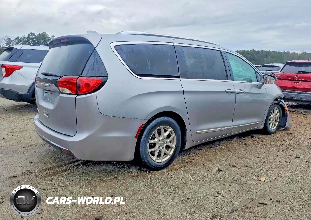 2020 Chrysler Pacifica Touring L VIN:2C4RC1BG0LR280074 - 3