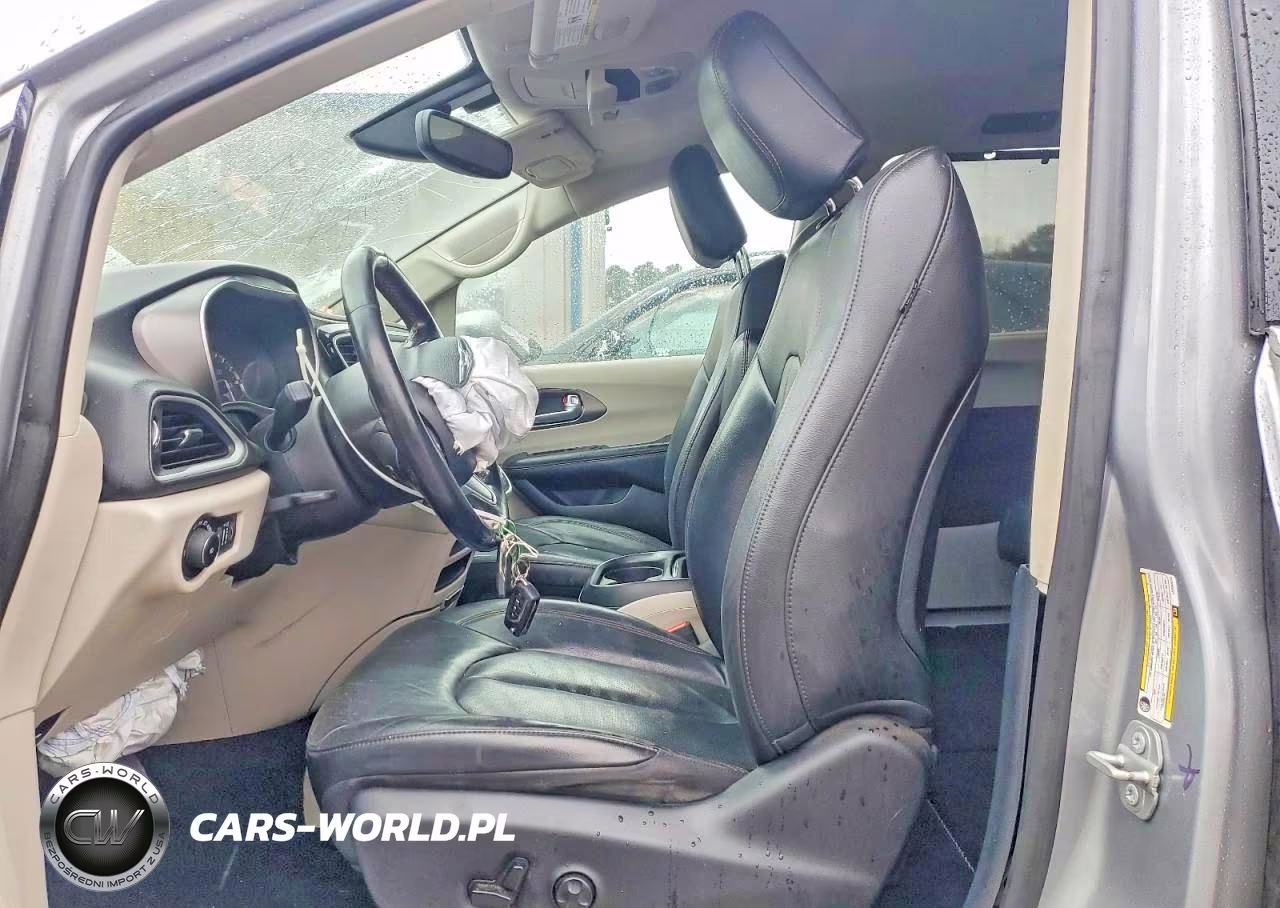 2020 Chrysler Pacifica Touring L VIN:2C4RC1BG0LR280074 - 7