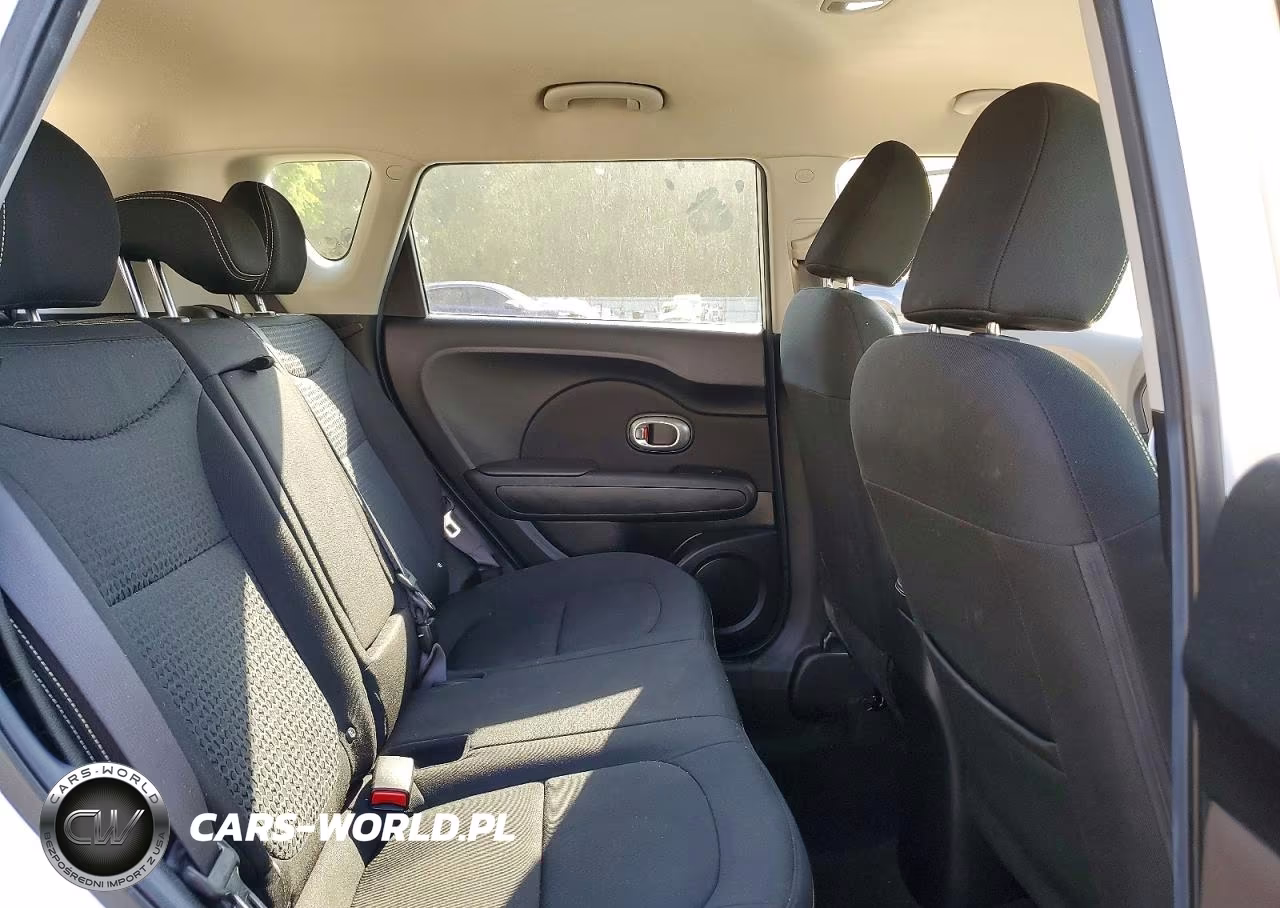 2015 Kia Soul + VIN:KNDJP3A57F7212759 - 10