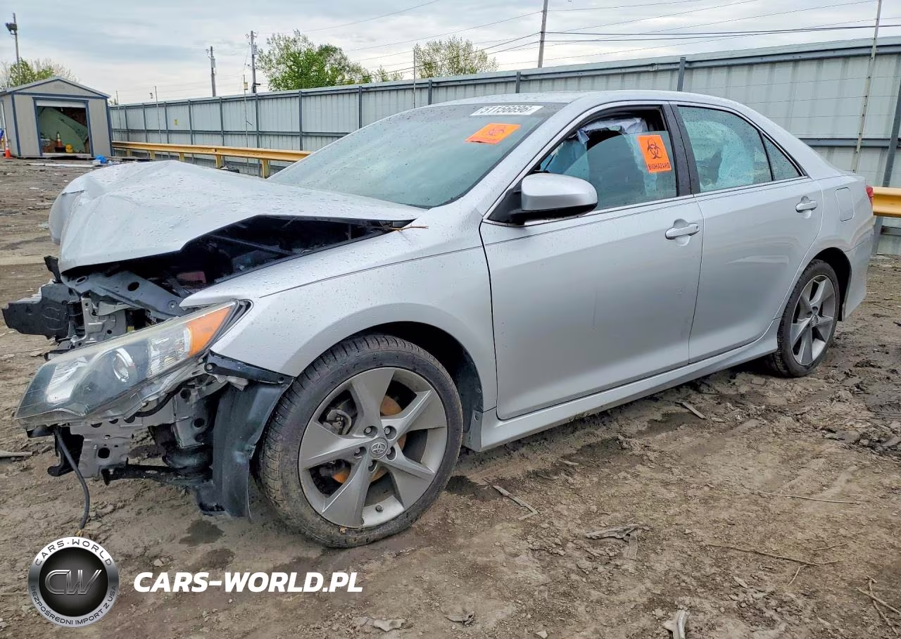 2014 Toyota Camry Se Sport – zdjęcie 1 z 13