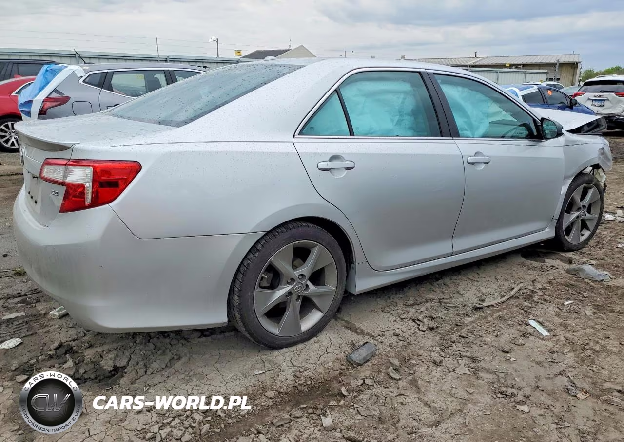 2014 Toyota Camry Se Sport VIN:4T1BF1FK4EU742435 - 3