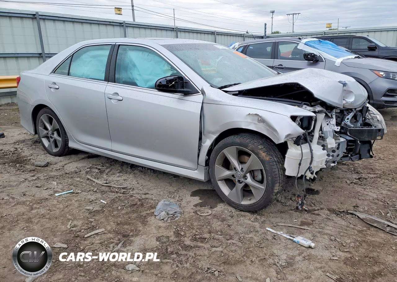 2014 Toyota Camry Se Sport VIN:4T1BF1FK4EU742435 - 4