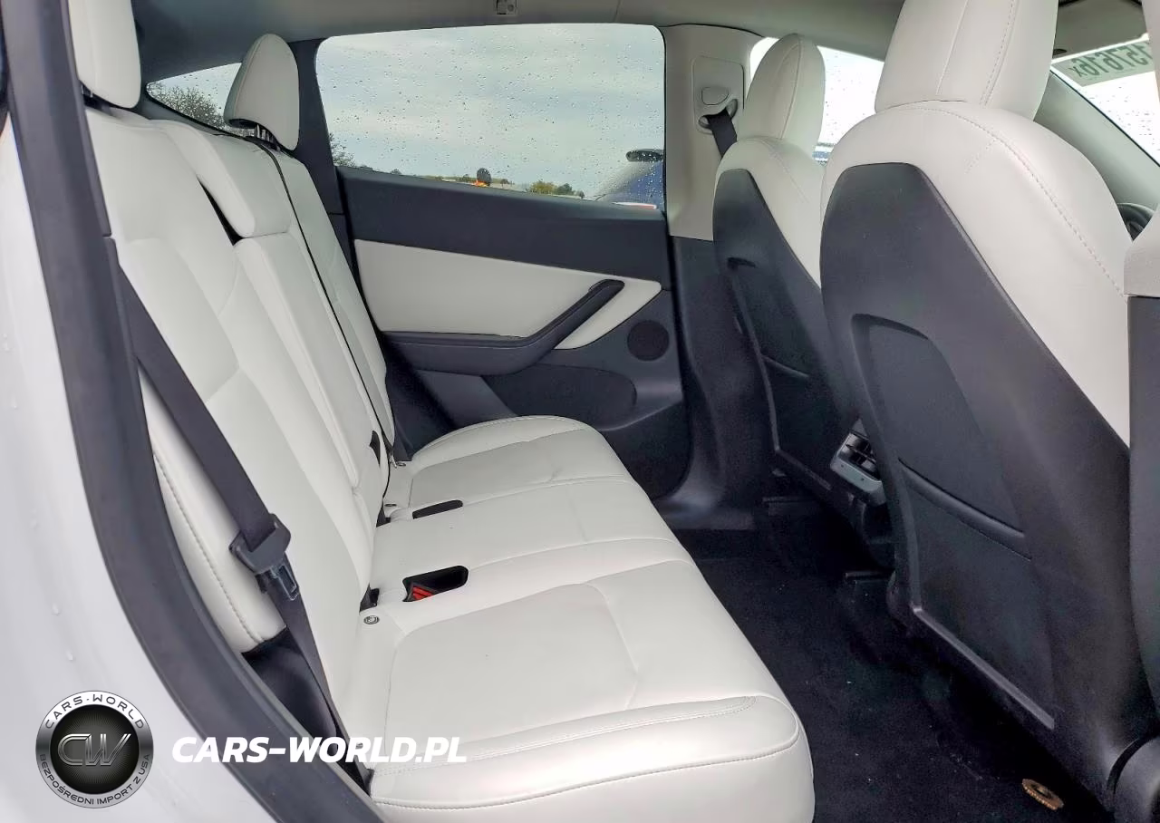2022 Tesla Model Y VIN:7SAYGDEE8NF444622 - 10