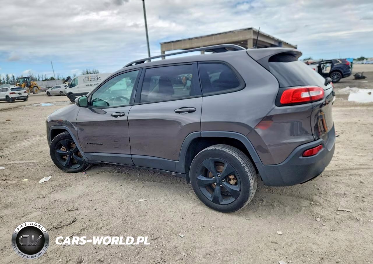 2018 Jeep Cherokee Latitude VIN:1C4PJLCB1JD596076 - 2