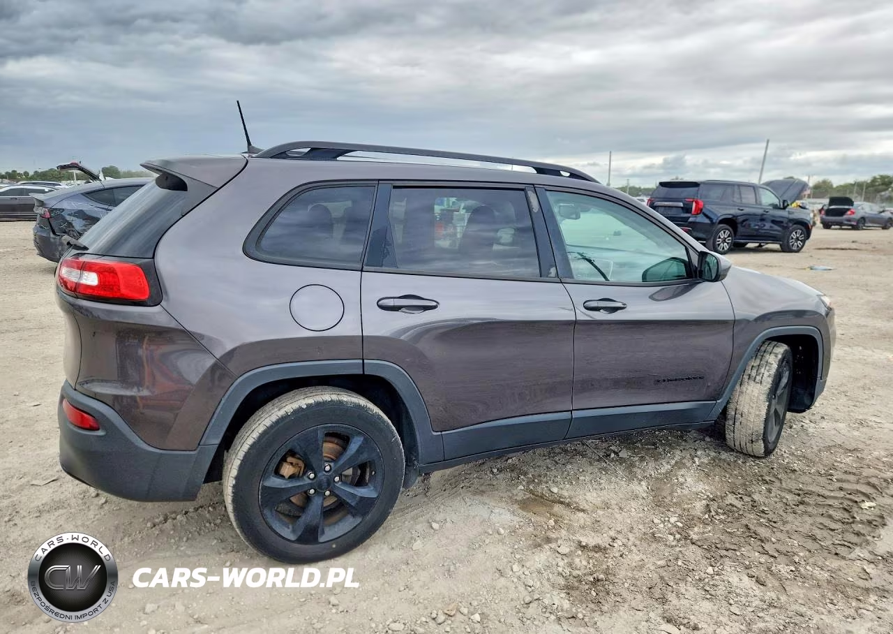 2018 Jeep Cherokee Latitude VIN:1C4PJLCB1JD596076 - 3