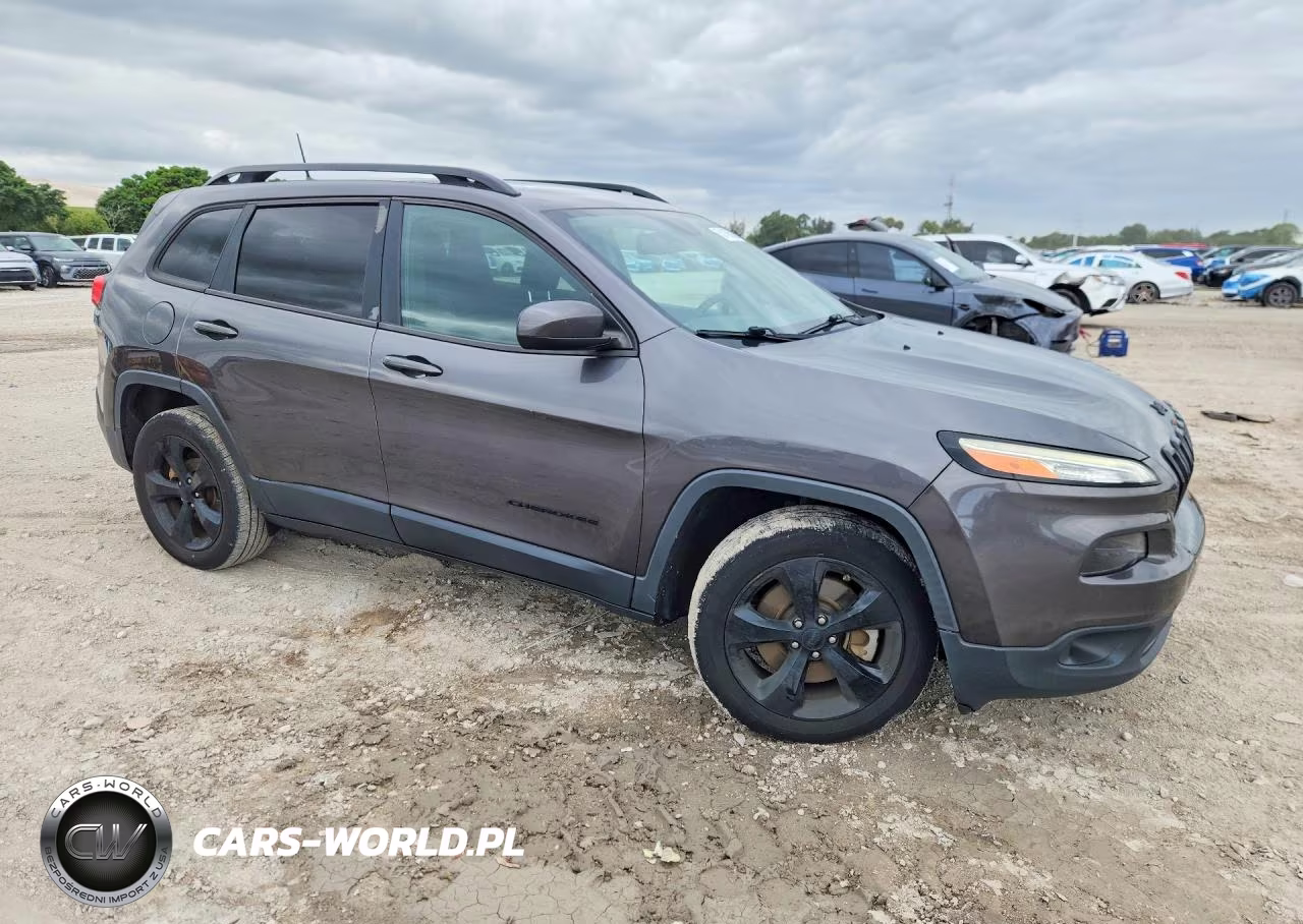 2018 Jeep Cherokee Latitude VIN:1C4PJLCB1JD596076 - 4