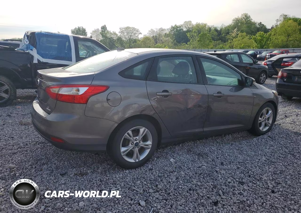 2014 Ford Focus Se VIN:1FADP3F23EL347616 - 3