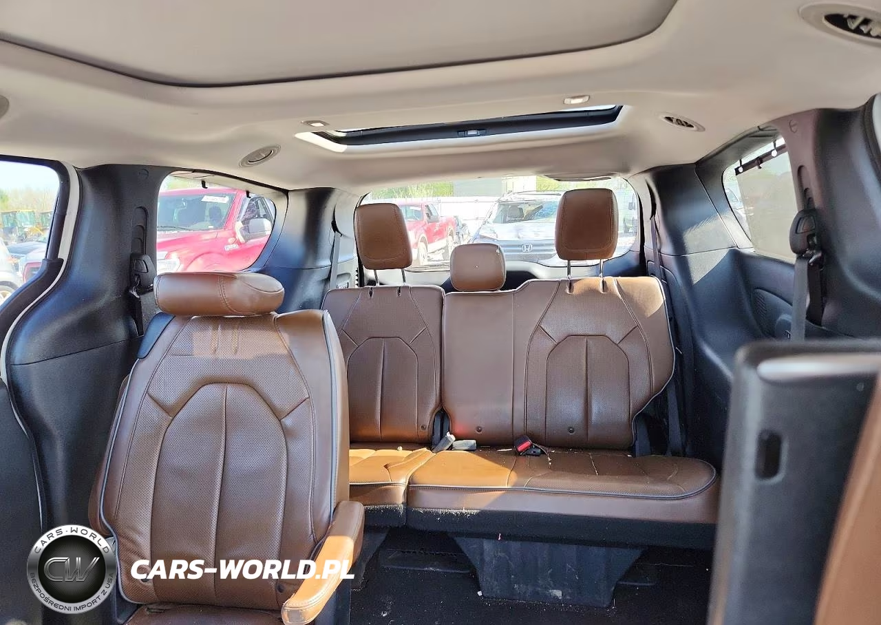 2018 Chrysler Pacifica Limited VIN:2C4RC1GG7JR106802 - 10