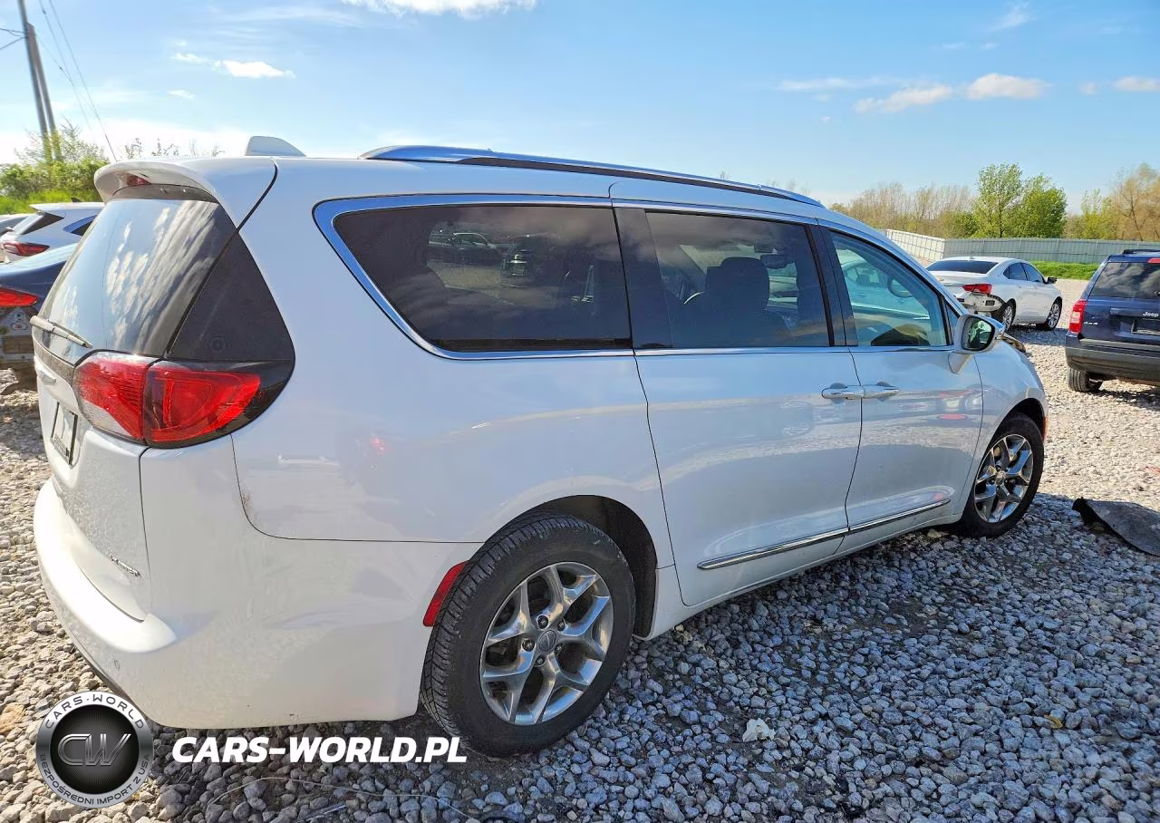 2018 Chrysler Pacifica Limited VIN:2C4RC1GG7JR106802 - 3