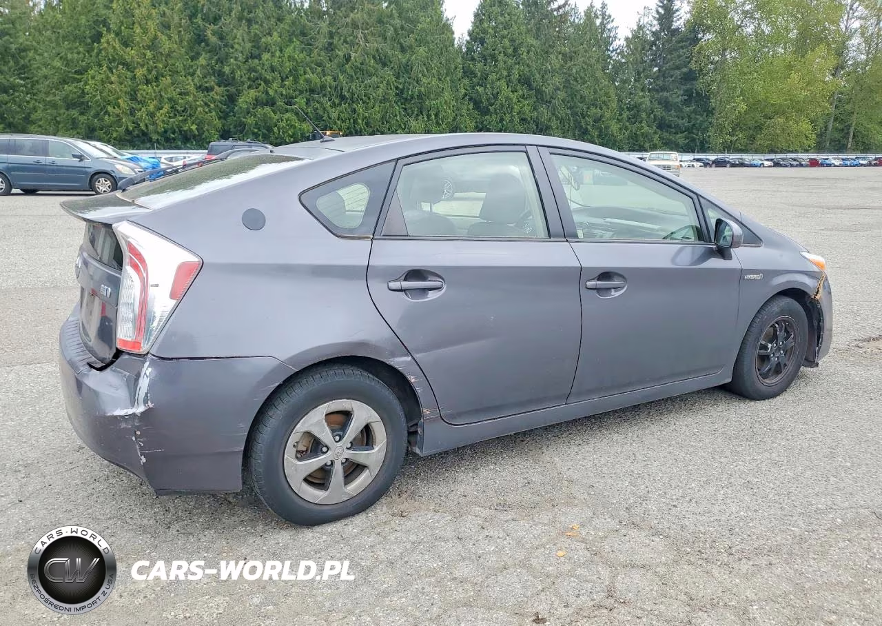 2013 Toyota Prius Two VIN:JTDKN3DU7D5593728 - 3
