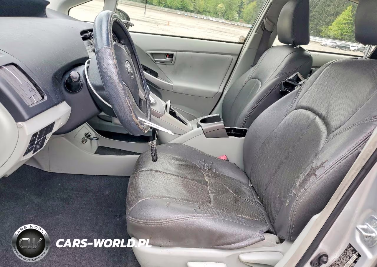 2013 Toyota Prius Two VIN:JTDKN3DU7D5593728 - 7