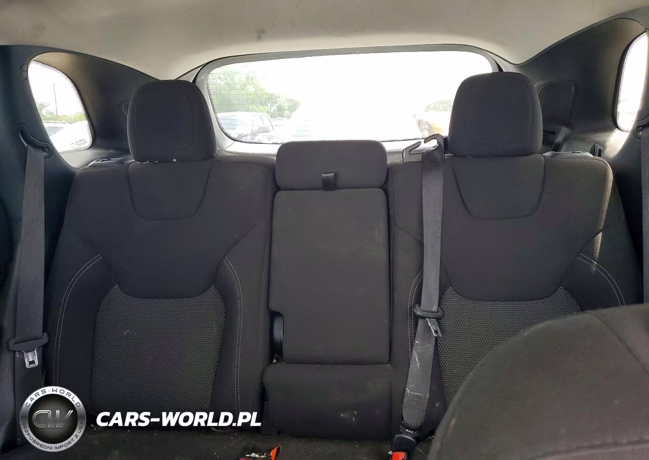 2019 Jeep Cherokee Latitude VIN:1C4PJLCB8KD474235 - 10
