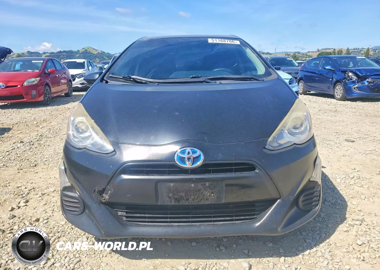 2016 Toyota Prius C Three VIN:JTDKDTB37G1139746 - 5