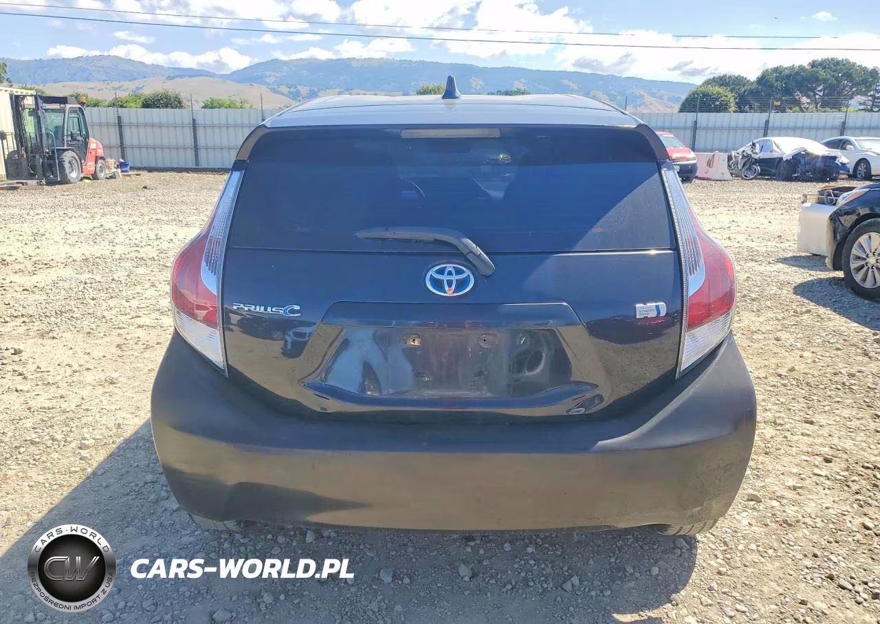 2016 Toyota Prius C Three VIN:JTDKDTB37G1139746 - 6