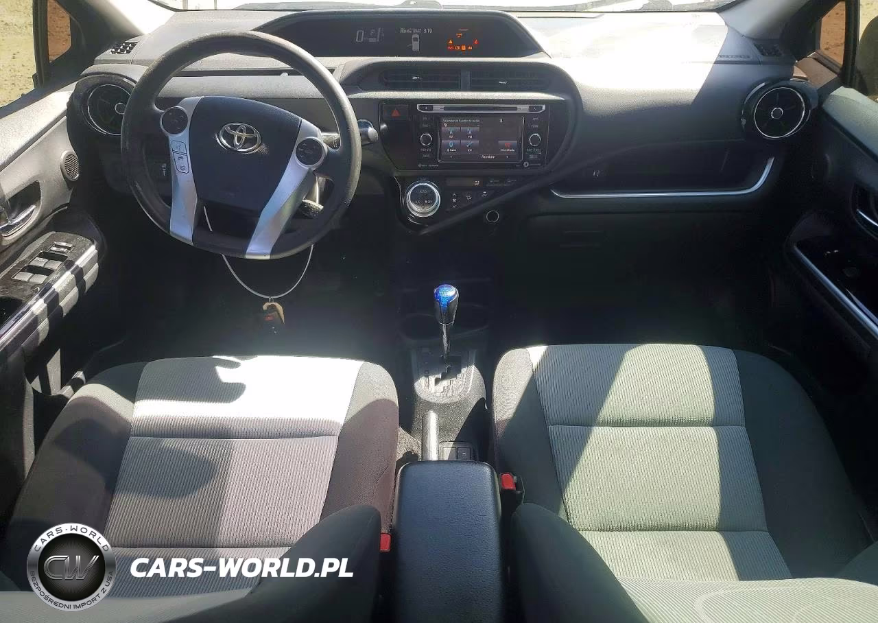 2016 Toyota Prius C Three VIN:JTDKDTB37G1139746 - 8