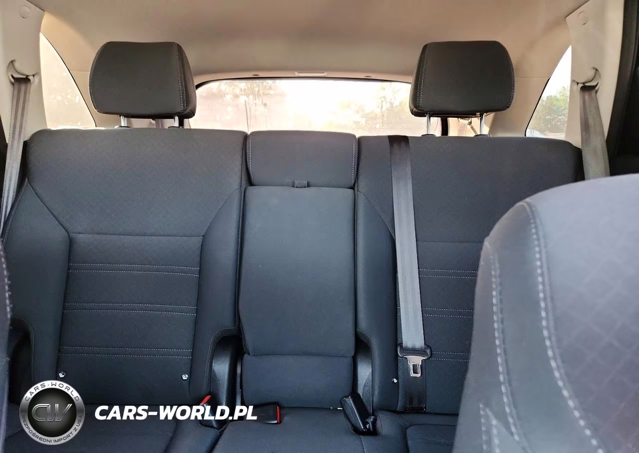 2019 Kia Sorento L VIN:5XYPG4A33KG578066 - 10