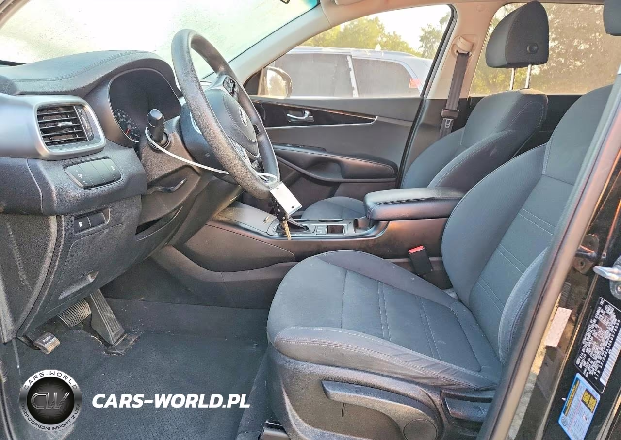 2019 Kia Sorento L VIN:5XYPG4A33KG578066 - 7