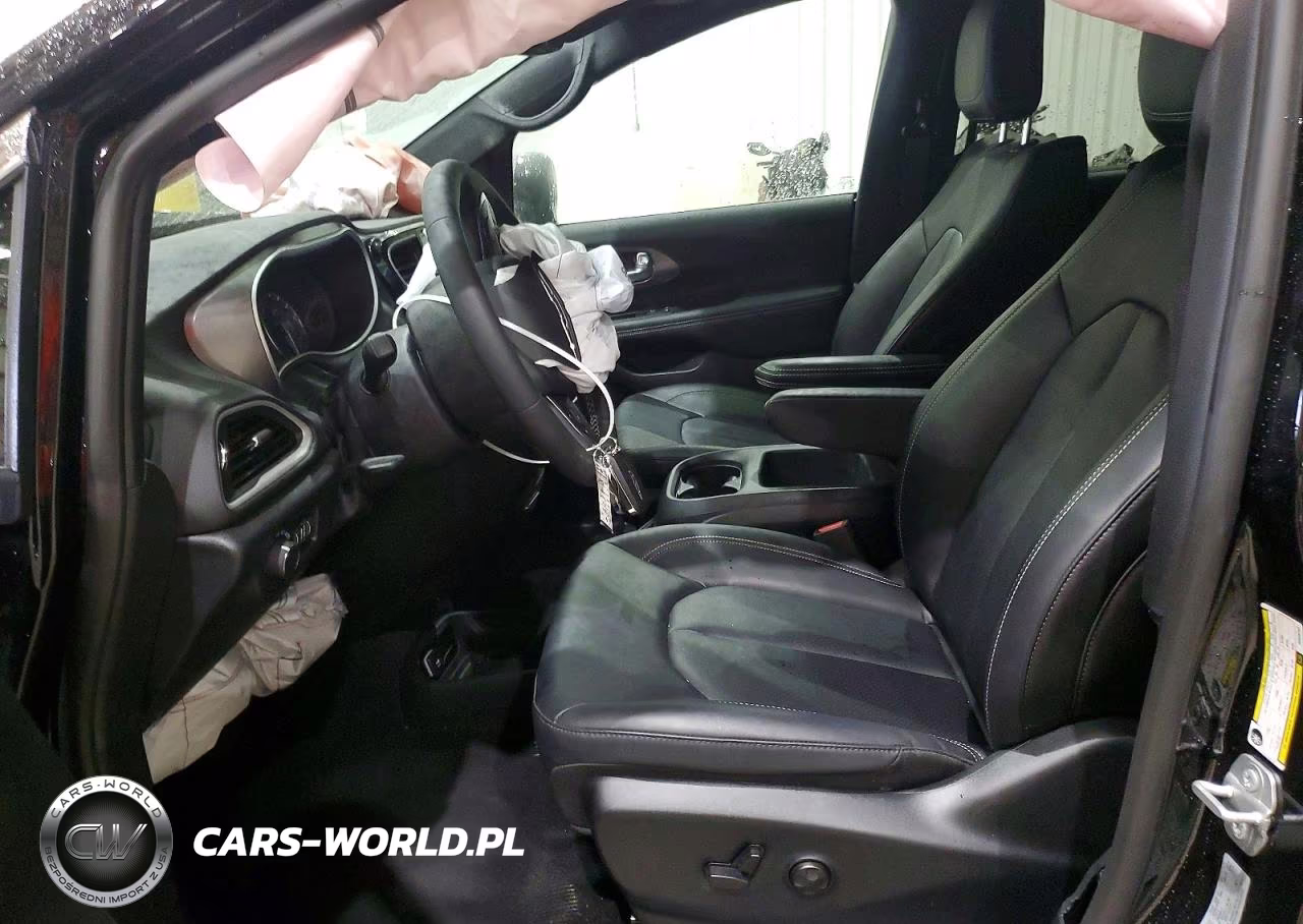 2025 Chrysler Voyager VIN:2C4RC1CG8SR538161 - 7