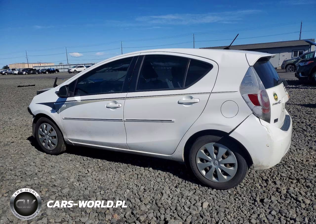 2013 Toyota Prius C Two VIN:JTDKDTB32D1035550 - 2