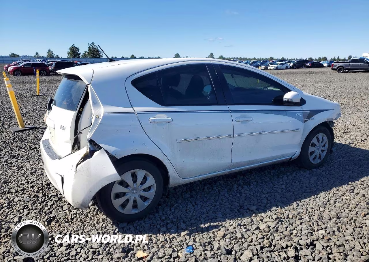 2013 Toyota Prius C Two VIN:JTDKDTB32D1035550 - 3