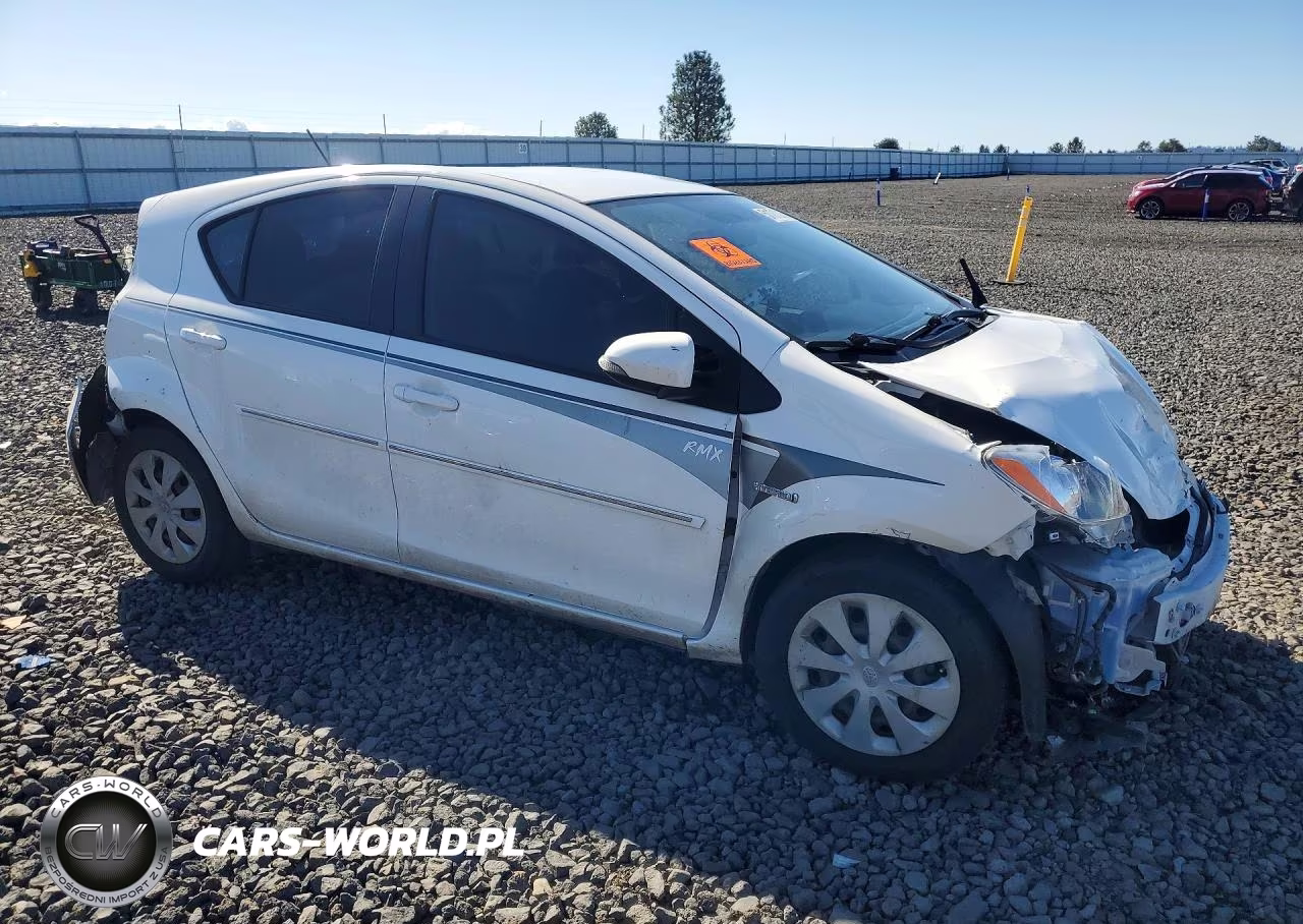 2013 Toyota Prius C Two VIN:JTDKDTB32D1035550 - 4