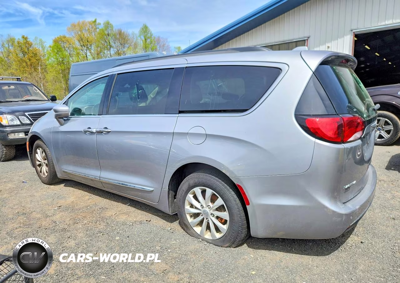 2017 Chrysler Pacifica Touring L VIN:2C4RC1BG4HR824034 - 2