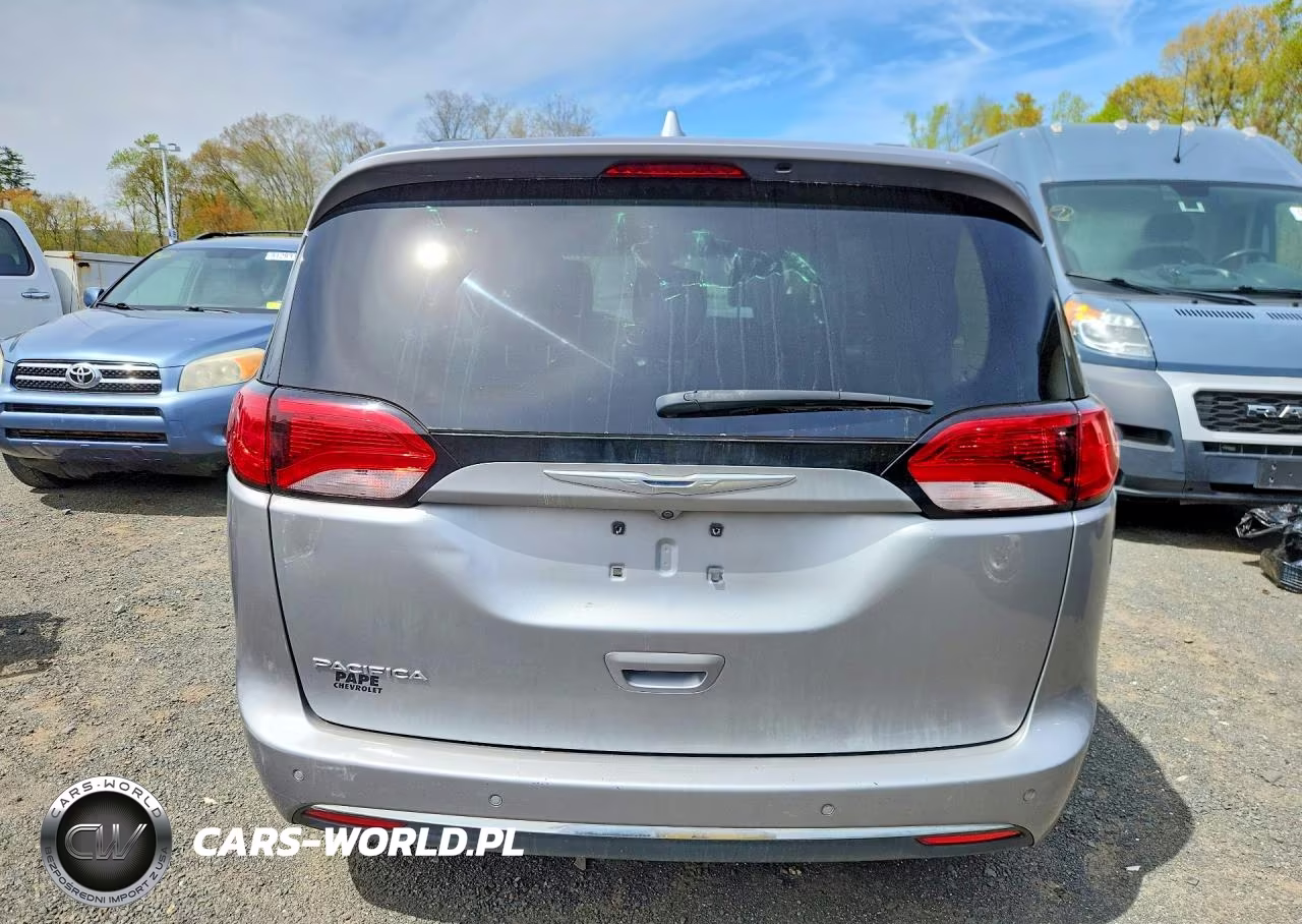 2017 Chrysler Pacifica Touring L VIN:2C4RC1BG4HR824034 - 6