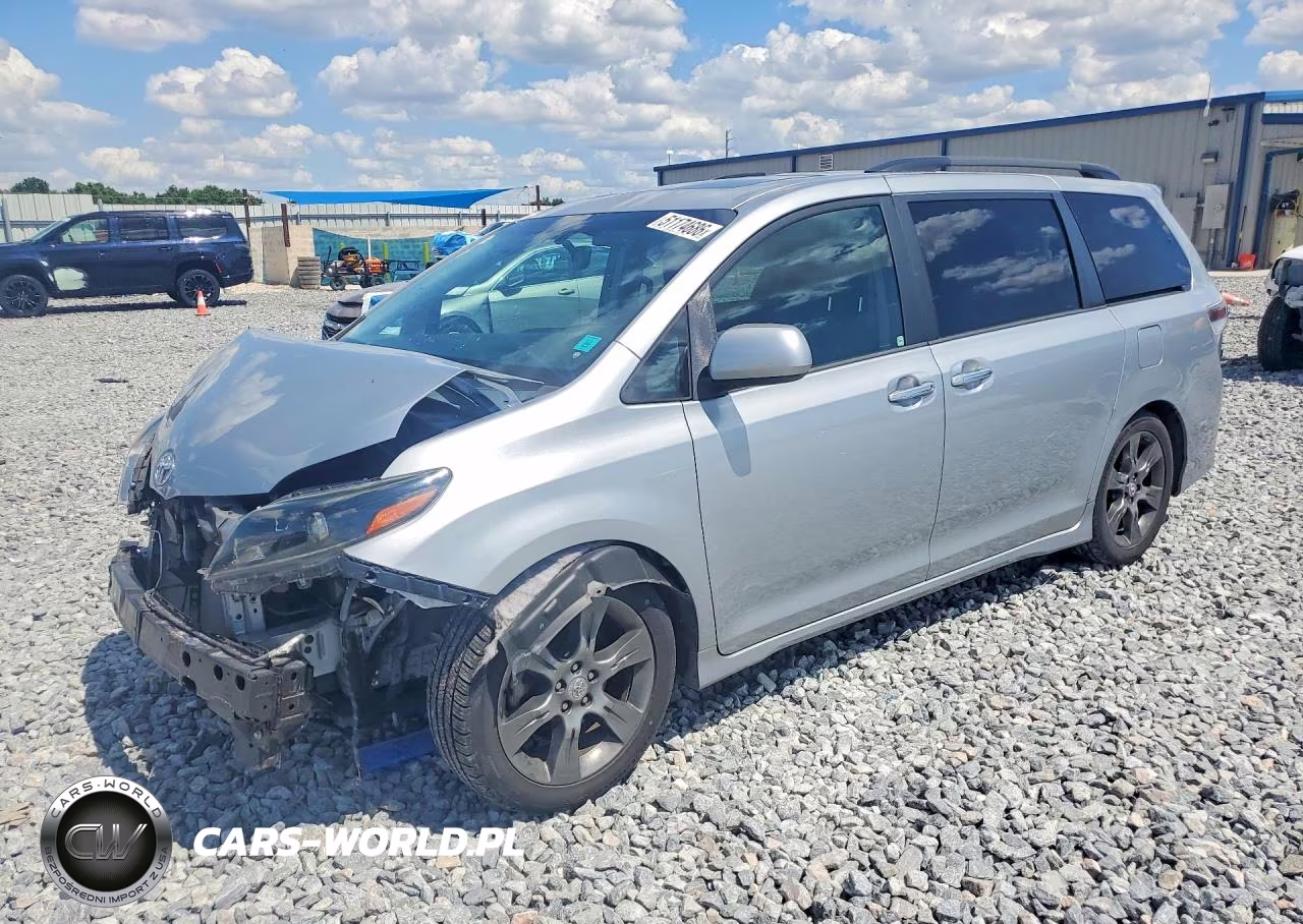 2015 Toyota Sienna Sport