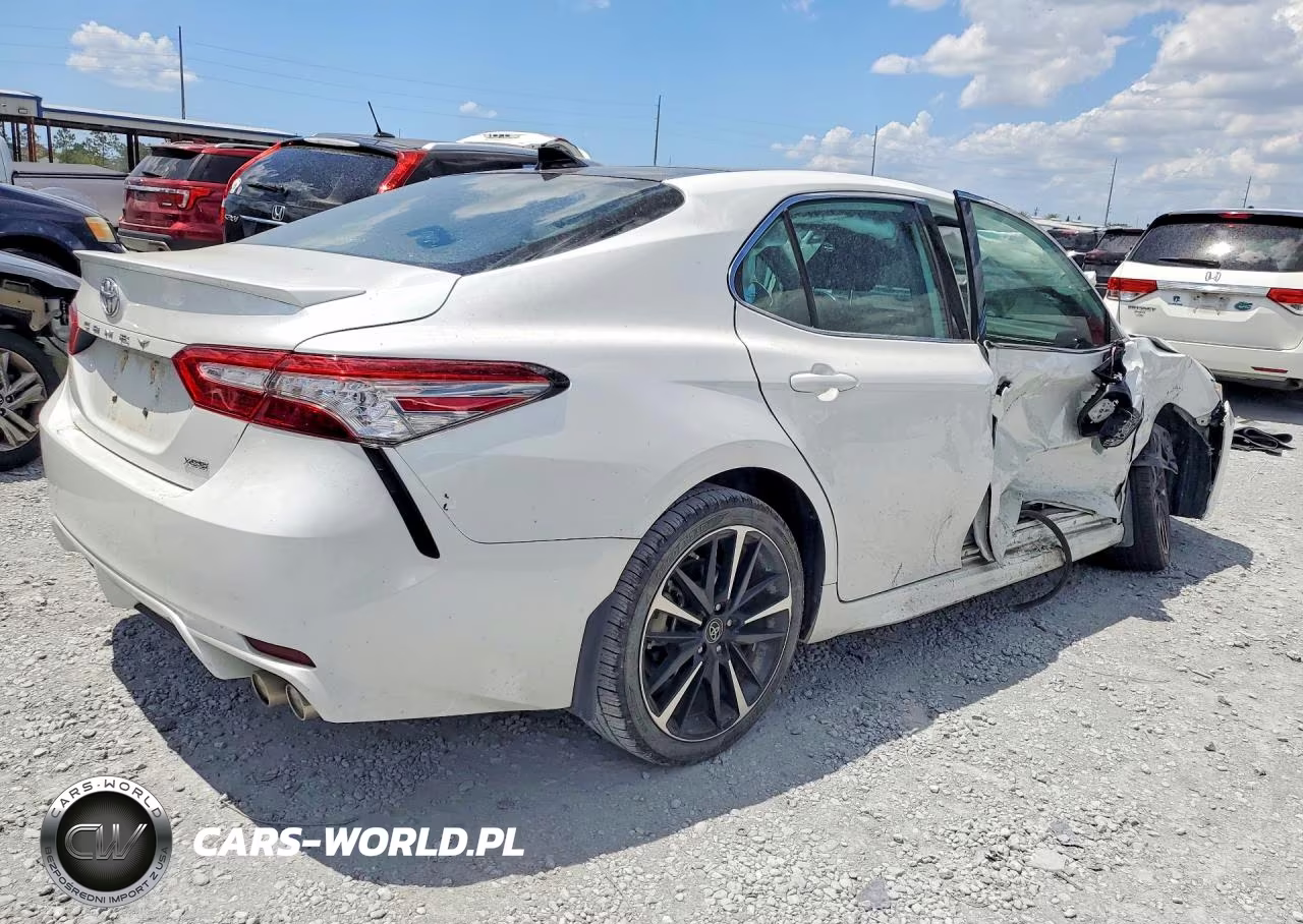 2019 Toyota Camry Xse VIN:4T1B61HK9KU803139 - 3