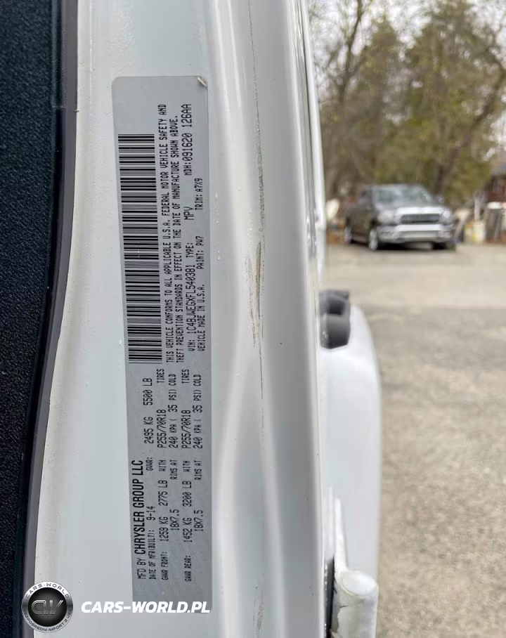 2015 Jeep Wrangler Unlimited Sahara VIN:1C4BJWEGXFL540381 - 10