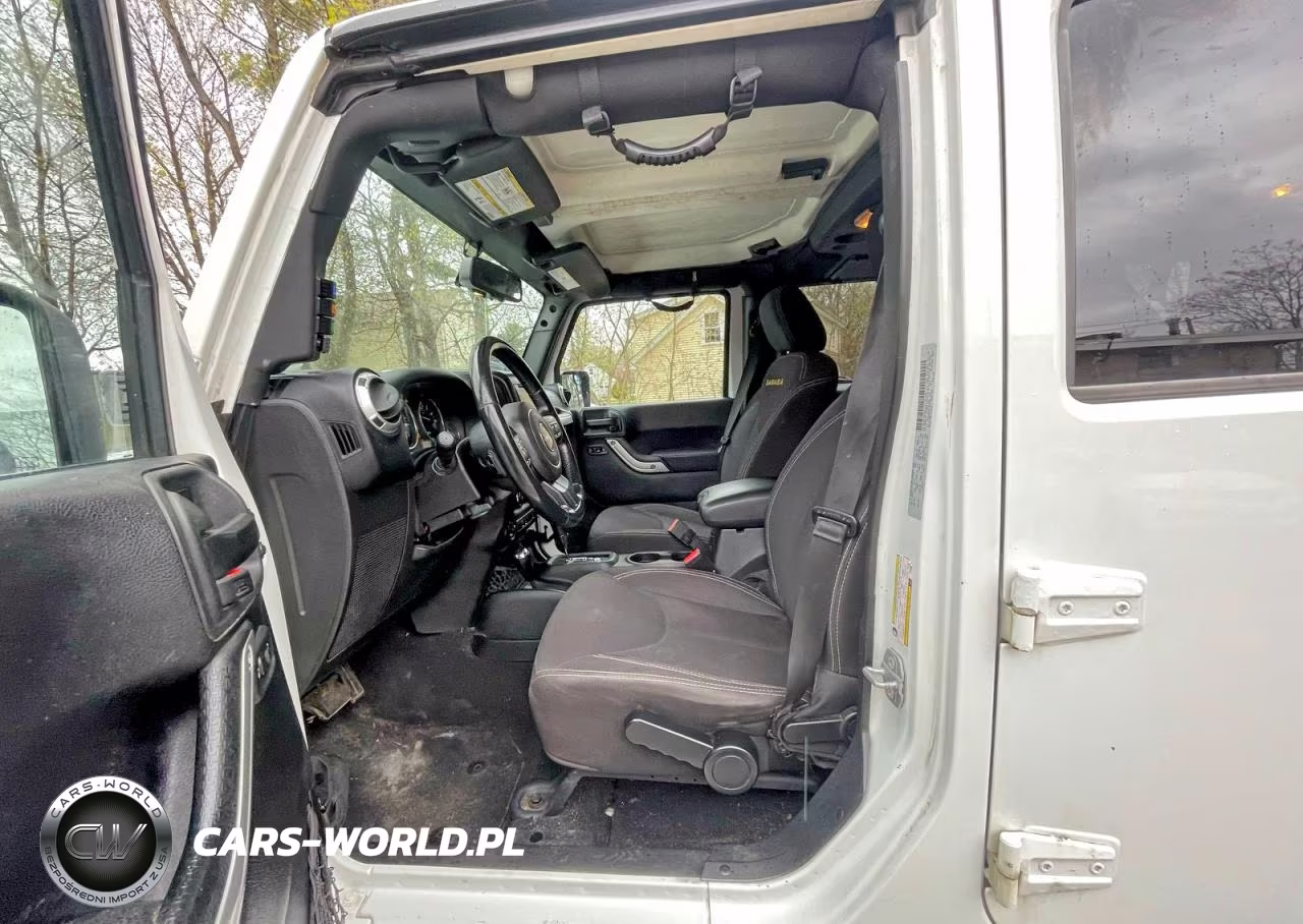 2015 Jeep Wrangler Unlimited Sahara VIN:1C4BJWEGXFL540381 - 11