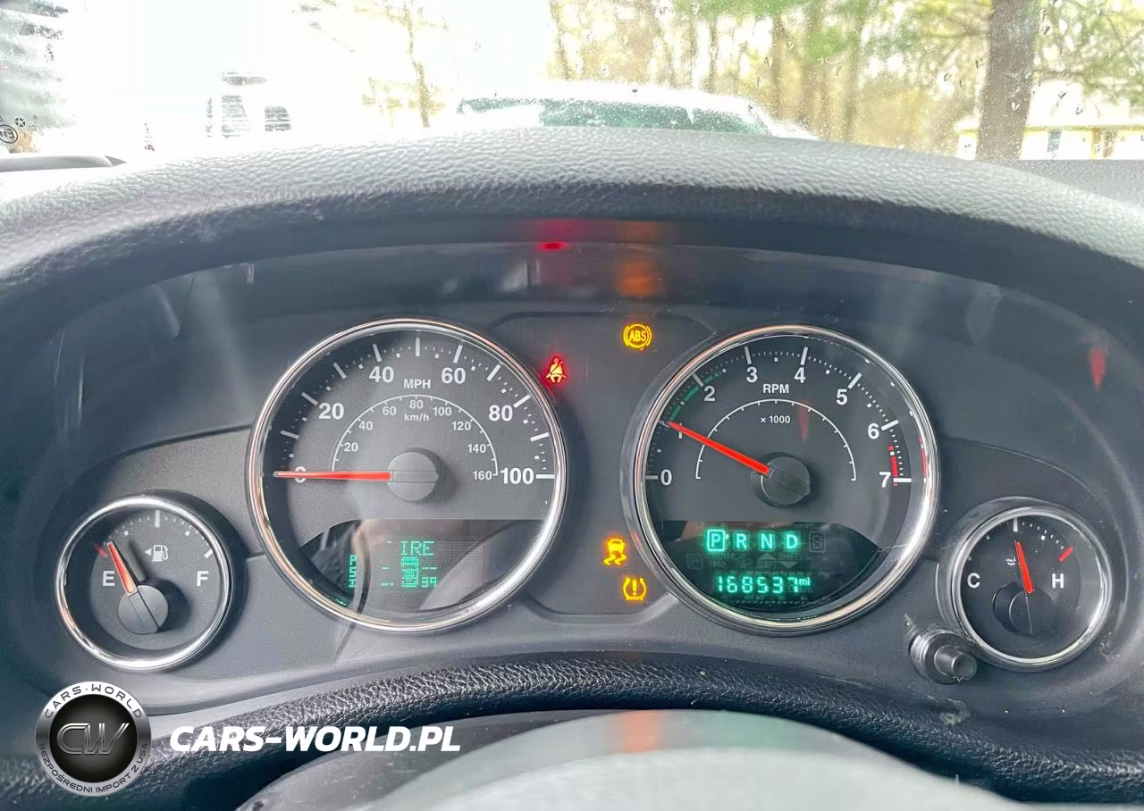 2015 Jeep Wrangler Unlimited Sahara VIN:1C4BJWEGXFL540381 - 8