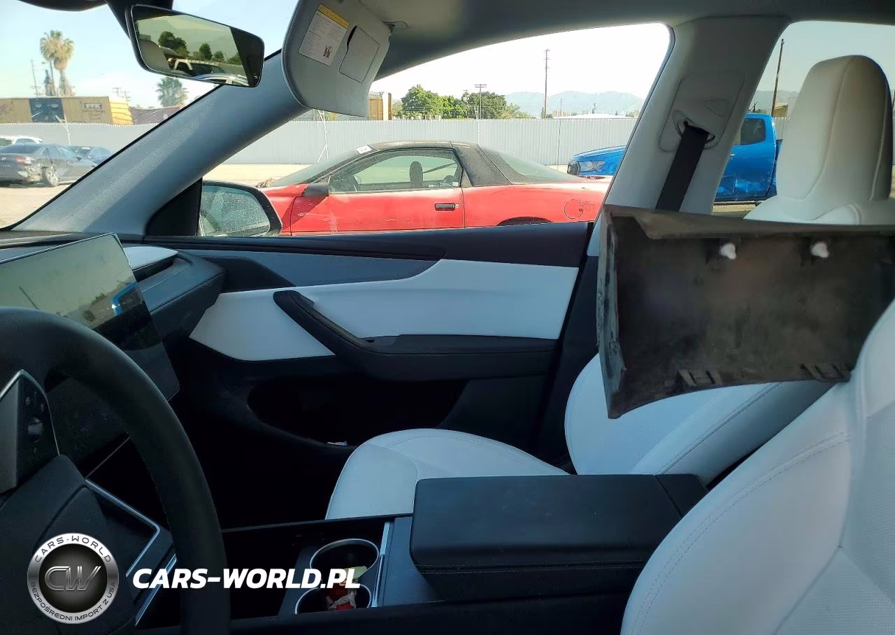 2026 Tesla Model Y VIN:7SAYGDEE9TF371368 - 7