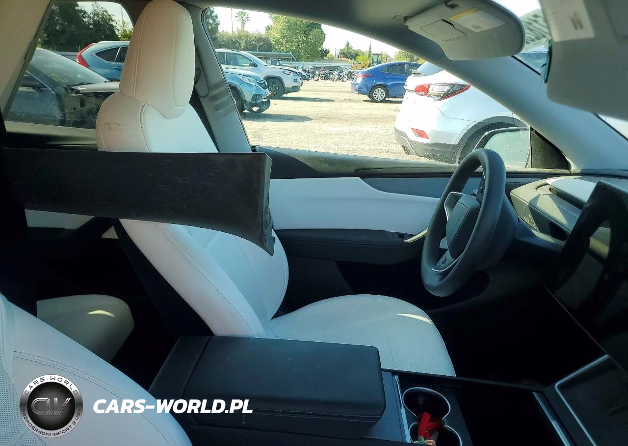 2026 Tesla Model Y VIN:7SAYGDEE9TF371368 - 8