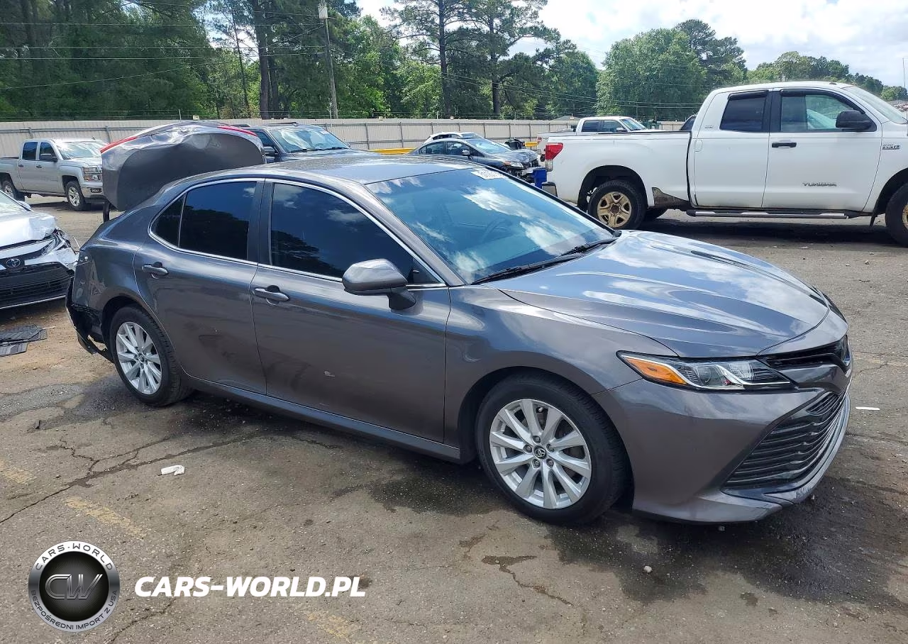 2018 Toyota Camry Le VIN:4T1B11HKXJU105135 - 4