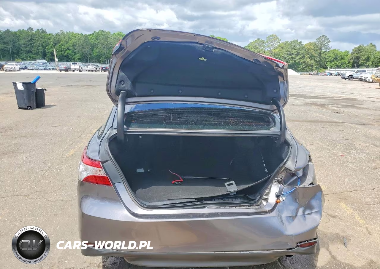 2018 Toyota Camry Le VIN:4T1B11HKXJU105135 - 6