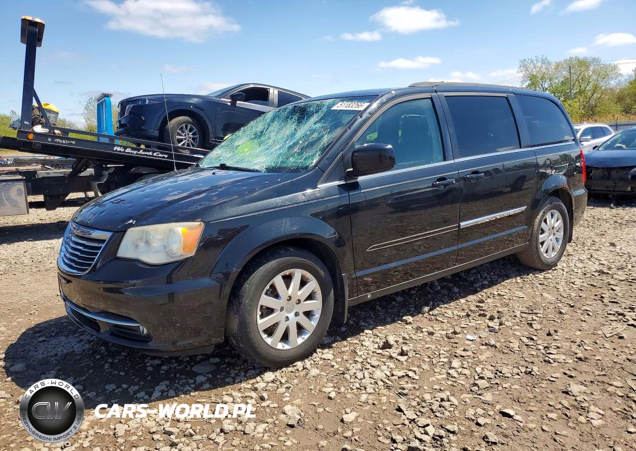 2013 Chrysler Town & Country Touring – zdjęcie 1 z 13