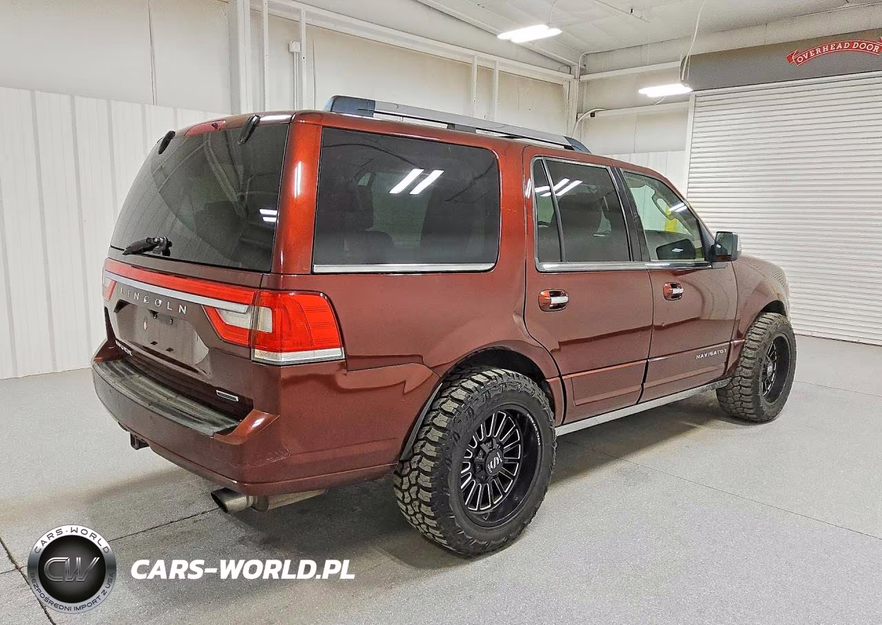 2015 Lincoln Townhouse Navigator VIN:5LMJJ2JT5FEJ10410 - 3