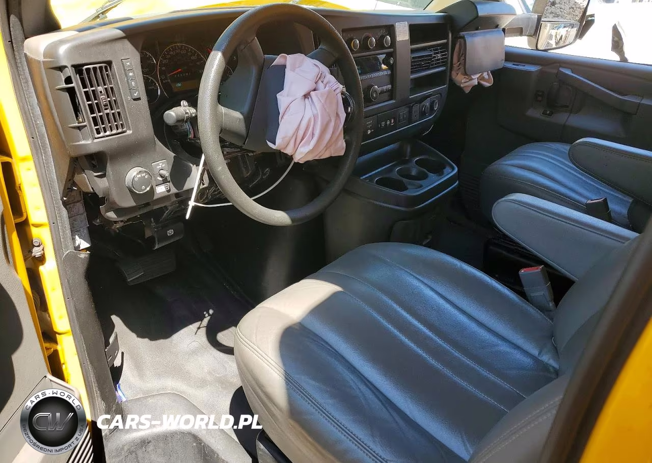 2022 GMC Savana Cut - Box Truck VIN:7GZ37TC73NN006813 - 8