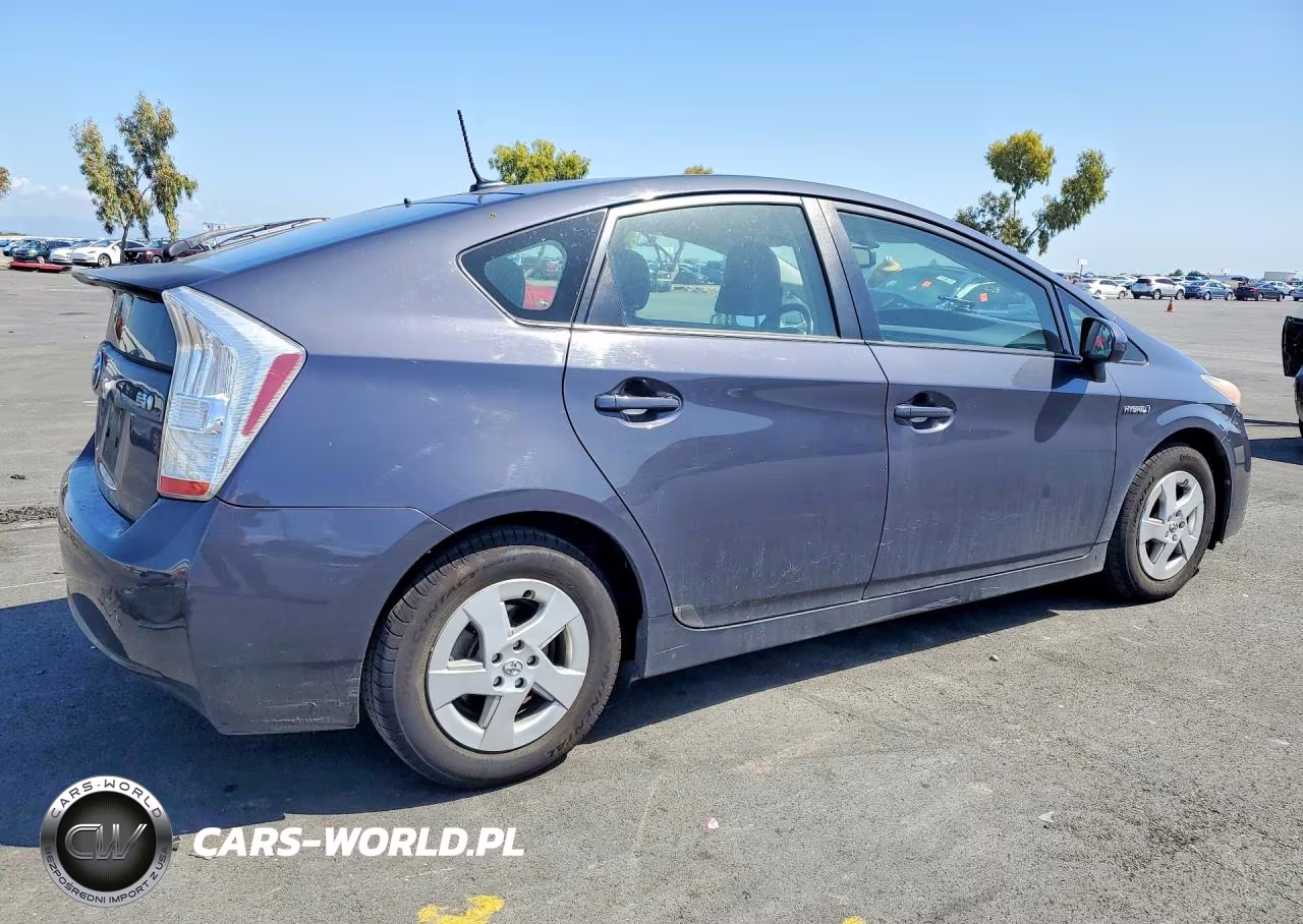 2011 Toyota Prius Four VIN:JTDKN3DU8B0278589 - 3